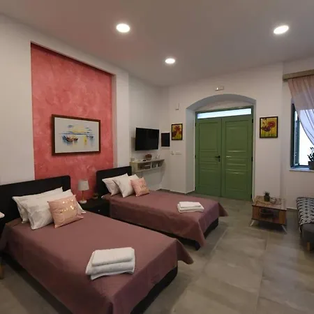 Lolos' House