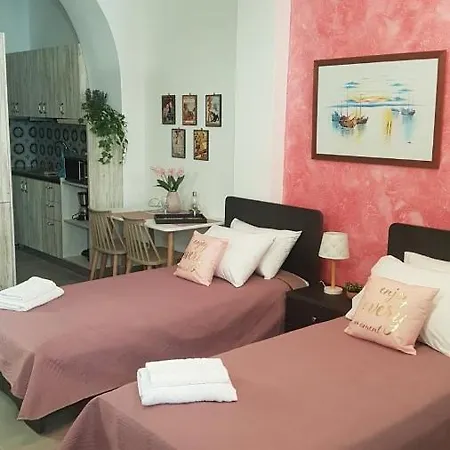 Lolos' House Apartment *